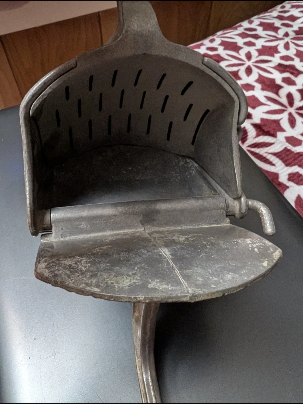 Wear-Ever Vintage Cast Aluminum Citrus Juicer